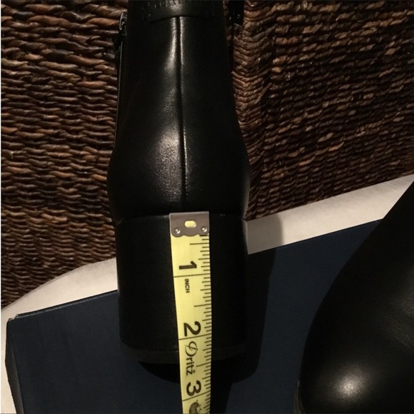 COLE HAAN - Picture 14 of 16